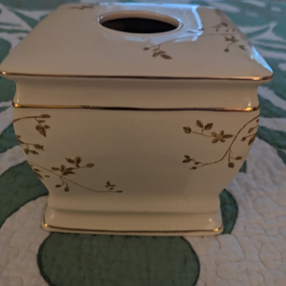 Belk Ceramic Tissue Box Cover with Bird Motif - Picture 5 of 6